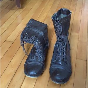 Lace-up Madden boots!